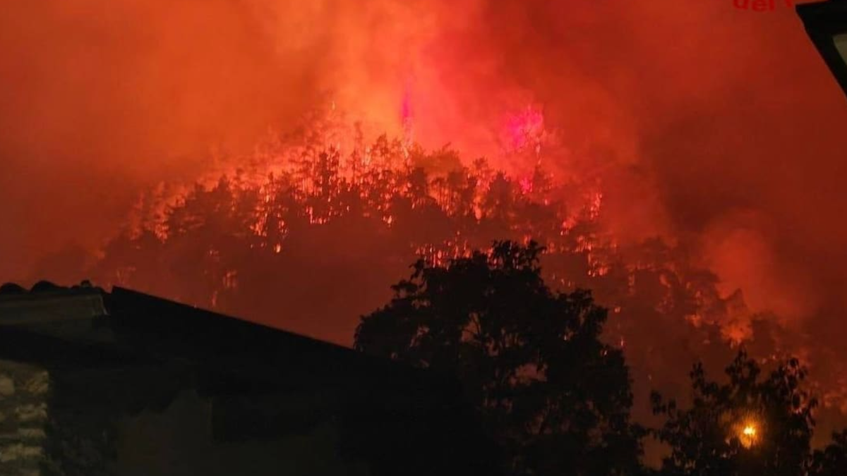 Waldbrand bei Tourismus-Hotspot: Mehr als 200 Menschen am Gardasee evakuiert