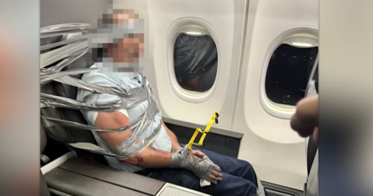 Passagier auf Flug von American Airlines mit Panzertape fixiert - warum das nicht überall erlaubt ist